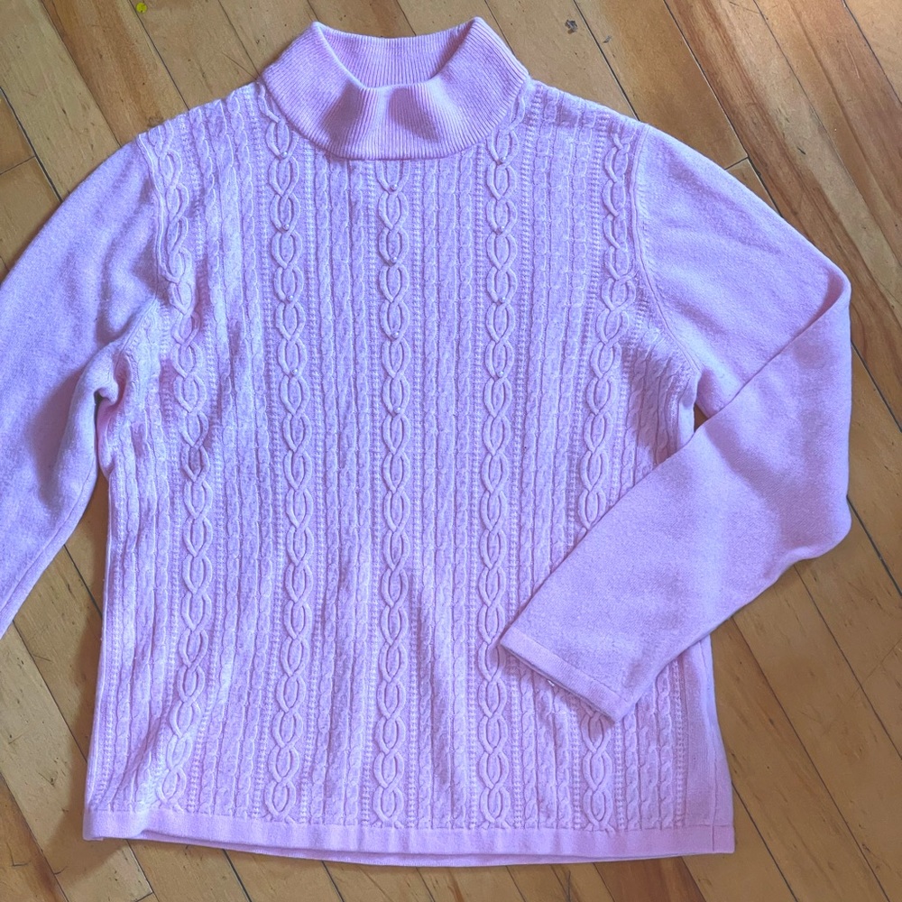 🎀 2/$20 vintage pink knit sweater with pearl detail 🎀